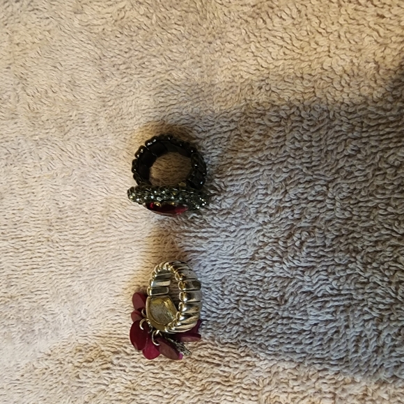 Two Stretchy Rings - Picture 5 of 5